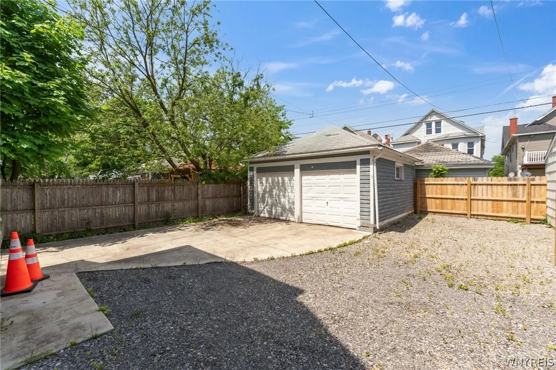 61 Manchester Place, Buffalo, New York 14213, Buffalo, New York 14213, 6 Bedrooms Bedrooms, ,2 BathroomsBathrooms,Residential,Closed,61 Manchester Place, Buffalo, New York 14213,0,B1540601