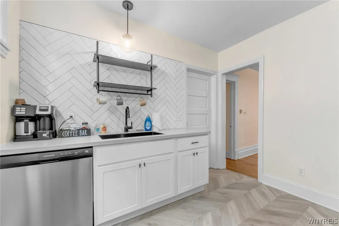 61 Manchester Place, Buffalo, New York 14213, Buffalo, New York 14213, 6 Bedrooms Bedrooms, ,2 BathroomsBathrooms,Residential,Closed,61 Manchester Place, Buffalo, New York 14213,0,B1540601