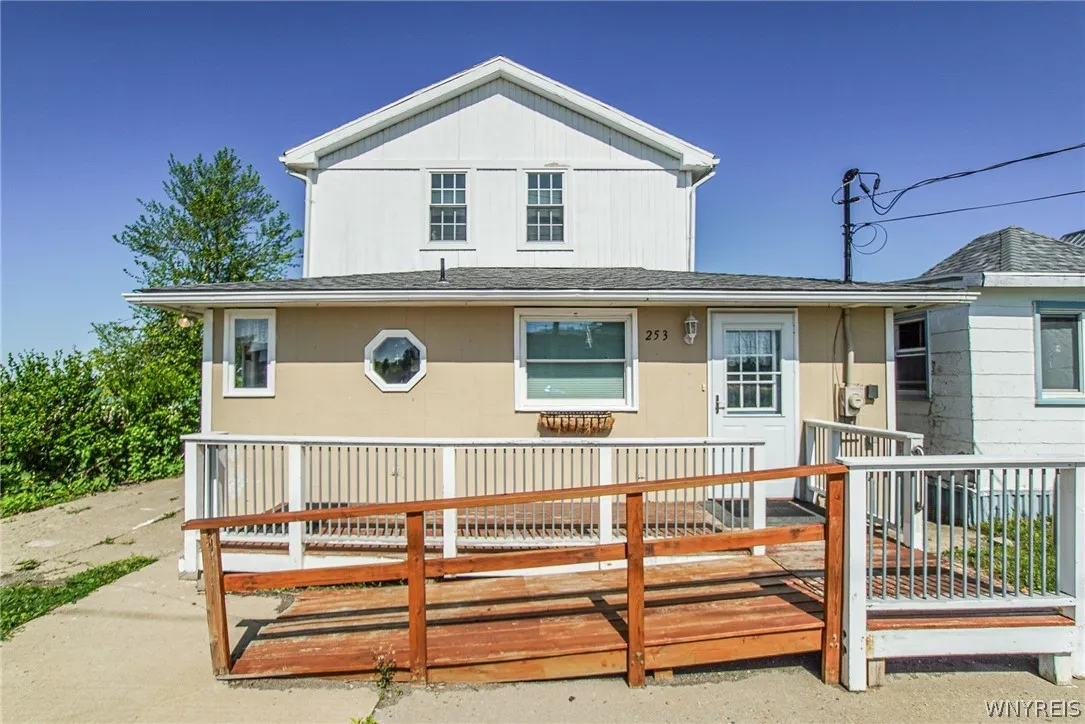253 South Shore Drive, Hamburg, New York 14219, Hamburg, New York 14219, 4 Bedrooms Bedrooms, 8 Rooms Rooms,1 BathroomBathrooms,Residential,Closed,253 South Shore Drive, Hamburg, New York 14219,0,B1540564