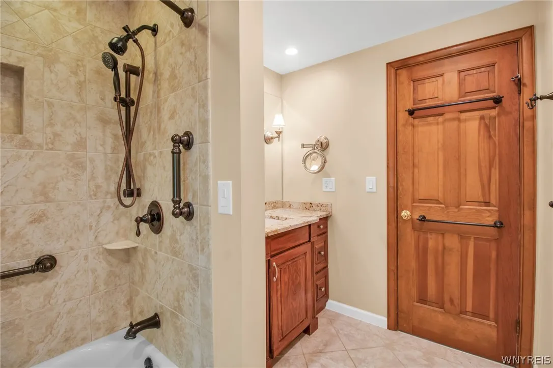 6 Concord Drive, Orchard Park, New York 14127, Orchard Park, New York 14127, 4 Bedrooms Bedrooms, 12 Rooms Rooms,2 BathroomsBathrooms,Residential,Closed,6 Concord Drive, Orchard Park, New York 14127,0,B1540401