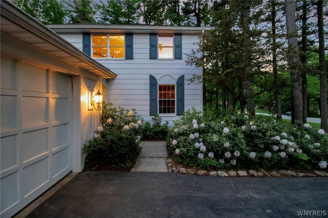 6 Concord Drive, Orchard Park, New York 14127, Orchard Park, New York 14127, 4 Bedrooms Bedrooms, 12 Rooms Rooms,2 BathroomsBathrooms,Residential,Closed,6 Concord Drive, Orchard Park, New York 14127,0,B1540401