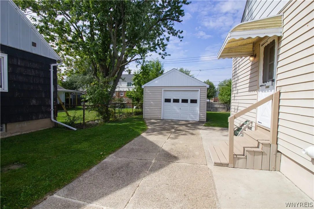 526 Capen Boulevard, Amherst, New York 14226, Amherst, New York 14226, 3 Bedrooms Bedrooms, 6 Rooms Rooms,1 BathroomBathrooms,Residential,Closed,526 Capen Boulevard, Amherst, New York 14226,0,B1541085