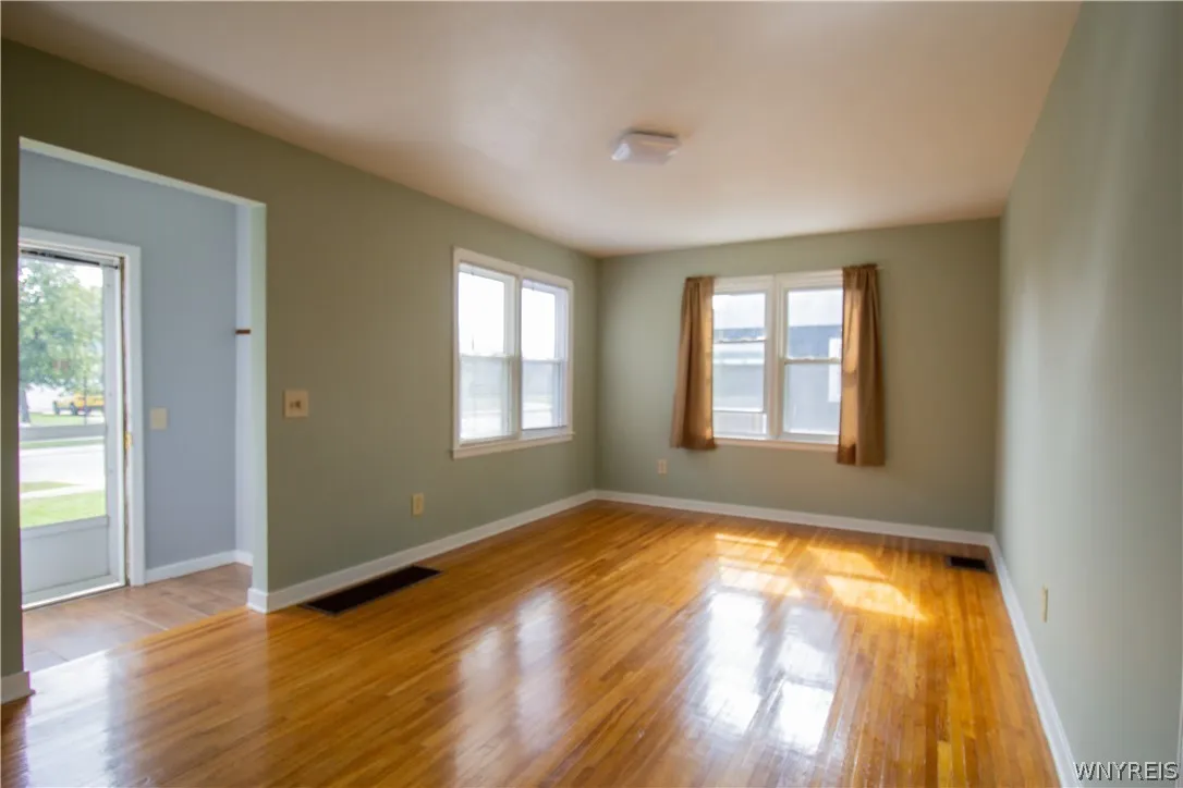 526 Capen Boulevard, Amherst, New York 14226, Amherst, New York 14226, 3 Bedrooms Bedrooms, 6 Rooms Rooms,1 BathroomBathrooms,Residential,Closed,526 Capen Boulevard, Amherst, New York 14226,0,B1541085