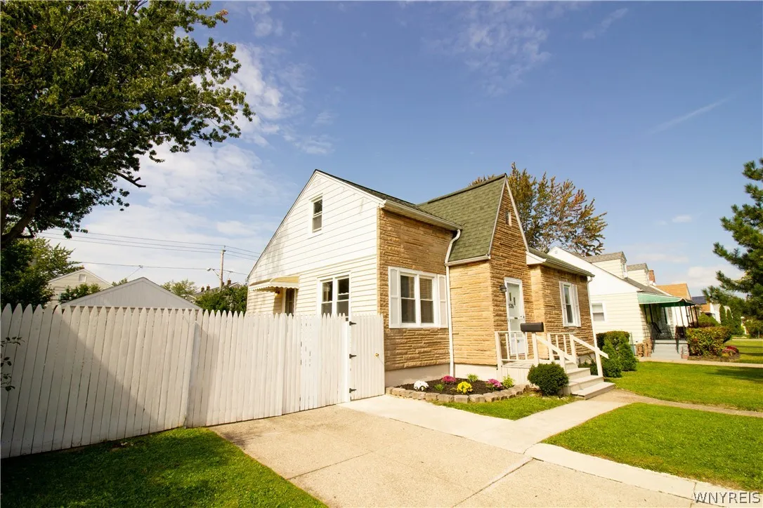 526 Capen Boulevard, Amherst, New York 14226, Amherst, New York 14226, 3 Bedrooms Bedrooms, 6 Rooms Rooms,1 BathroomBathrooms,Residential,Closed,526 Capen Boulevard, Amherst, New York 14226,0,B1541085