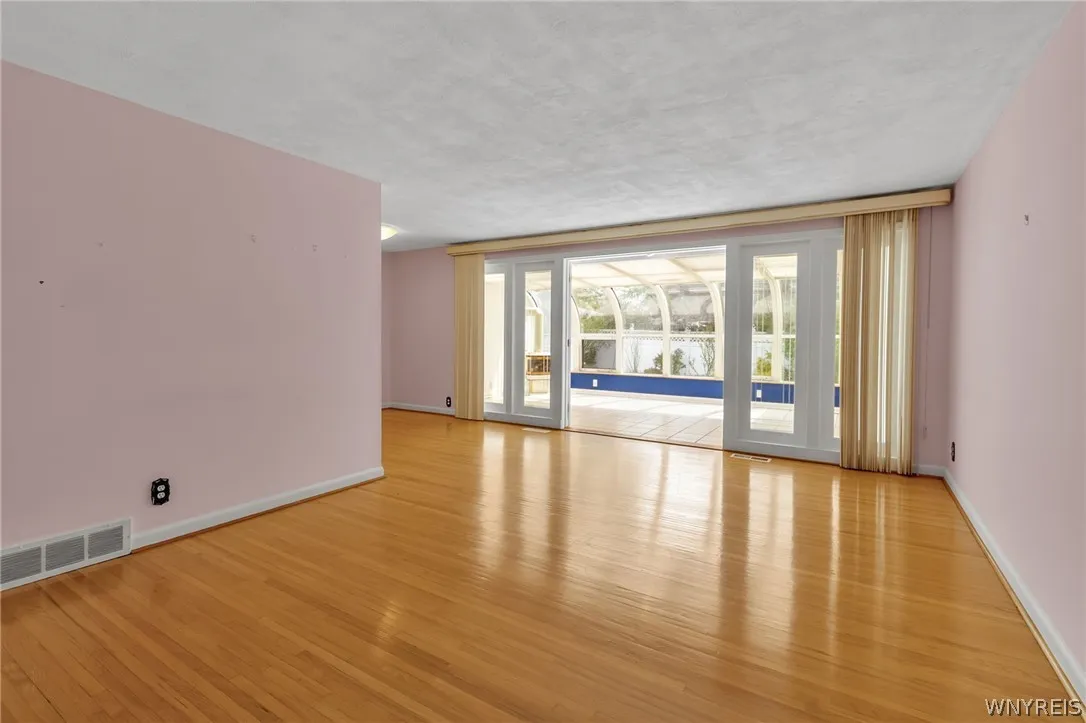 555 Lynbrook Avenue, Tonawanda-town, New York 1415, Tonawanda, New York 14150, 3 Bedrooms Bedrooms, 7 Rooms Rooms,2 BathroomsBathrooms,Residential,Closed,555 Lynbrook Avenue, Tonawanda-town, New York 1415,0,B1541612
