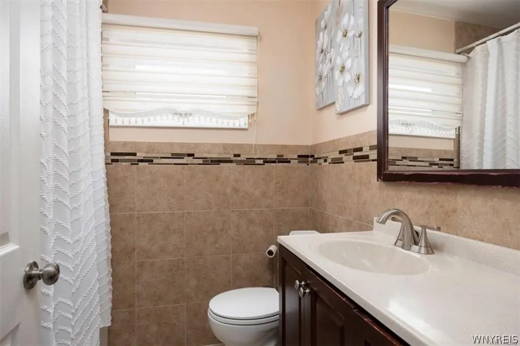 58 Albemarle Street, Buffalo, New York 14207, Buffalo, New York 14207, 4 Bedrooms Bedrooms, 8 Rooms Rooms,2 BathroomsBathrooms,Residential,Closed,58 Albemarle Street, Buffalo, New York 14207,0,B1542964