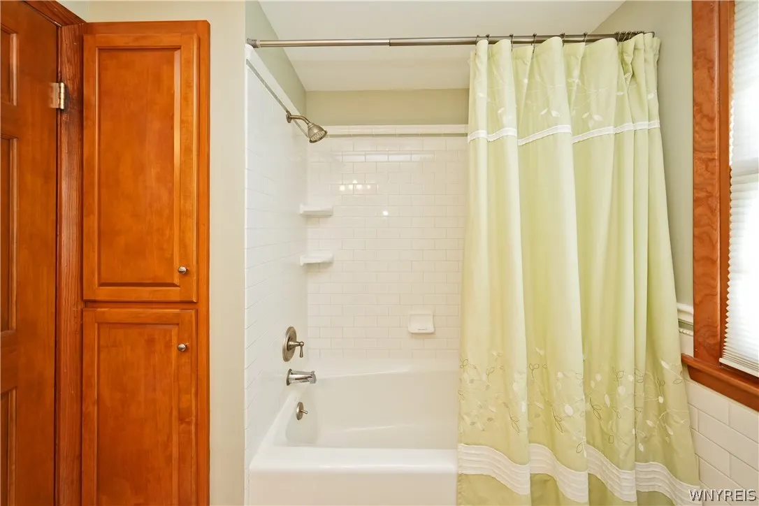 6215 Bunting Road, Orchard Park, New York 14127, Orchard Park, New York 14127, 4 Bedrooms Bedrooms, 13 Rooms Rooms,2 BathroomsBathrooms,Residential,Closed,6215 Bunting Road, Orchard Park, New York 14127,0,B1543253