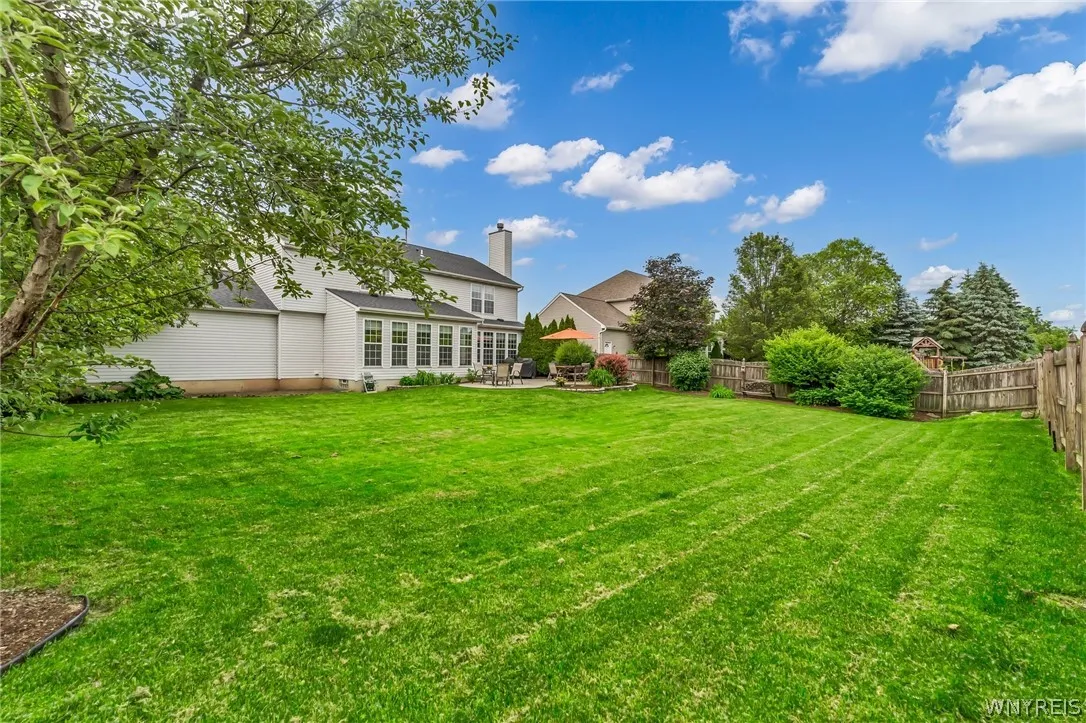 9103 Michael Douglas Drive, Clarence, New York 140, Clarence, New York 14032, 4 Bedrooms Bedrooms, 8 Rooms Rooms,2 BathroomsBathrooms,Residential,Closed,9103 Michael Douglas Drive, Clarence, New York 140,0,B1542950
