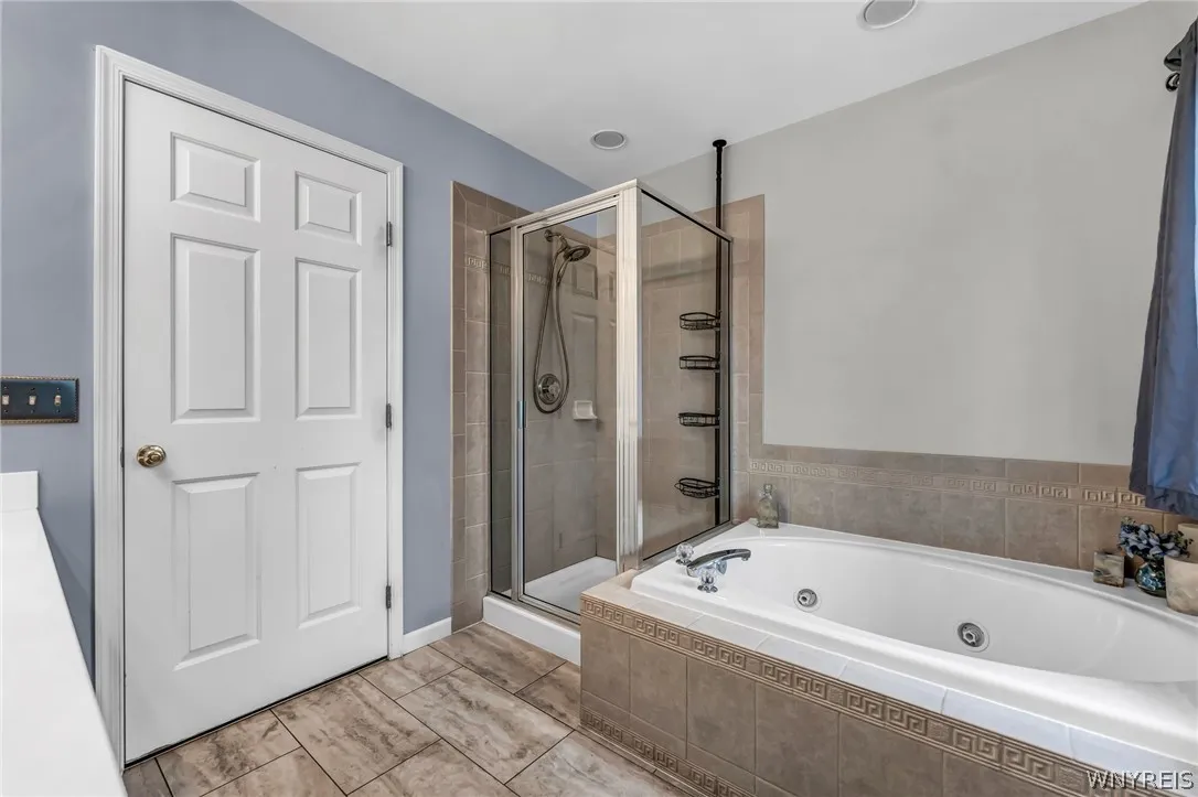 9103 Michael Douglas Drive, Clarence, New York 140, Clarence, New York 14032, 4 Bedrooms Bedrooms, 8 Rooms Rooms,2 BathroomsBathrooms,Residential,Closed,9103 Michael Douglas Drive, Clarence, New York 140,0,B1542950