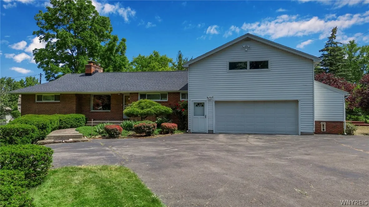 319 N Forest Road, Amherst, New York 14221, Amherst, New York 14221, 6 Bedrooms Bedrooms, 11 Rooms Rooms,3 BathroomsBathrooms,Residential,Closed,319 N Forest Road, Amherst, New York 14221,0,B1545650