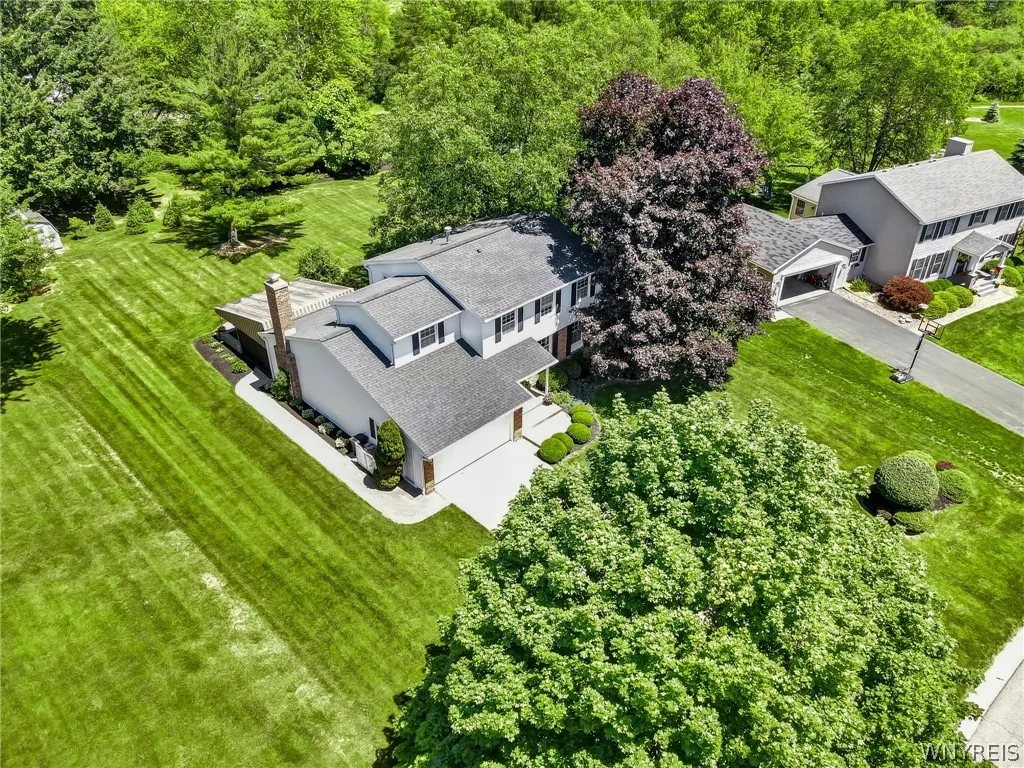 10 Scattertree Lane, Orchard Park, New York 14127, Orchard Park, New York 14127, 4 Bedrooms Bedrooms, 8 Rooms Rooms,2 BathroomsBathrooms,Residential,Closed,10 Scattertree Lane, Orchard Park, New York 14127,0,B1545468