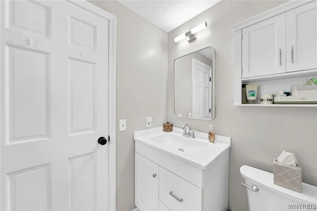 10 Scattertree Lane, Orchard Park, New York 14127, Orchard Park, New York 14127, 4 Bedrooms Bedrooms, 8 Rooms Rooms,2 BathroomsBathrooms,Residential,Closed,10 Scattertree Lane, Orchard Park, New York 14127,0,B1545468