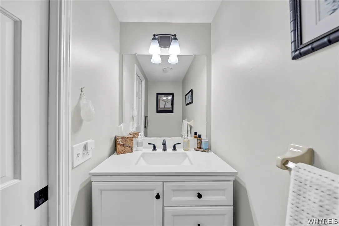 10 Scattertree Lane, Orchard Park, New York 14127, Orchard Park, New York 14127, 4 Bedrooms Bedrooms, 8 Rooms Rooms,2 BathroomsBathrooms,Residential,Closed,10 Scattertree Lane, Orchard Park, New York 14127,0,B1545468