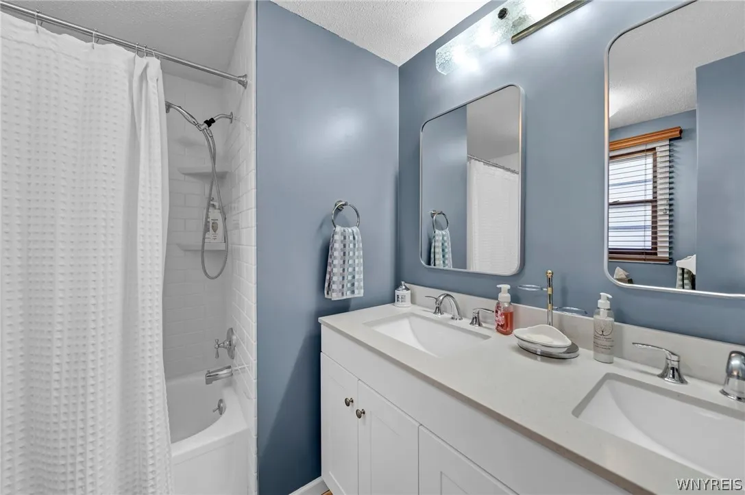 10 Scattertree Lane, Orchard Park, New York 14127, Orchard Park, New York 14127, 4 Bedrooms Bedrooms, 8 Rooms Rooms,2 BathroomsBathrooms,Residential,Closed,10 Scattertree Lane, Orchard Park, New York 14127,0,B1545468