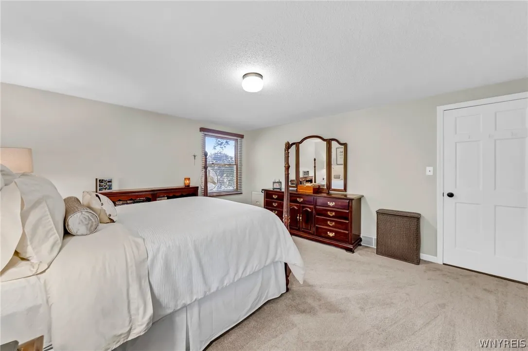 10 Scattertree Lane, Orchard Park, New York 14127, Orchard Park, New York 14127, 4 Bedrooms Bedrooms, 8 Rooms Rooms,2 BathroomsBathrooms,Residential,Closed,10 Scattertree Lane, Orchard Park, New York 14127,0,B1545468