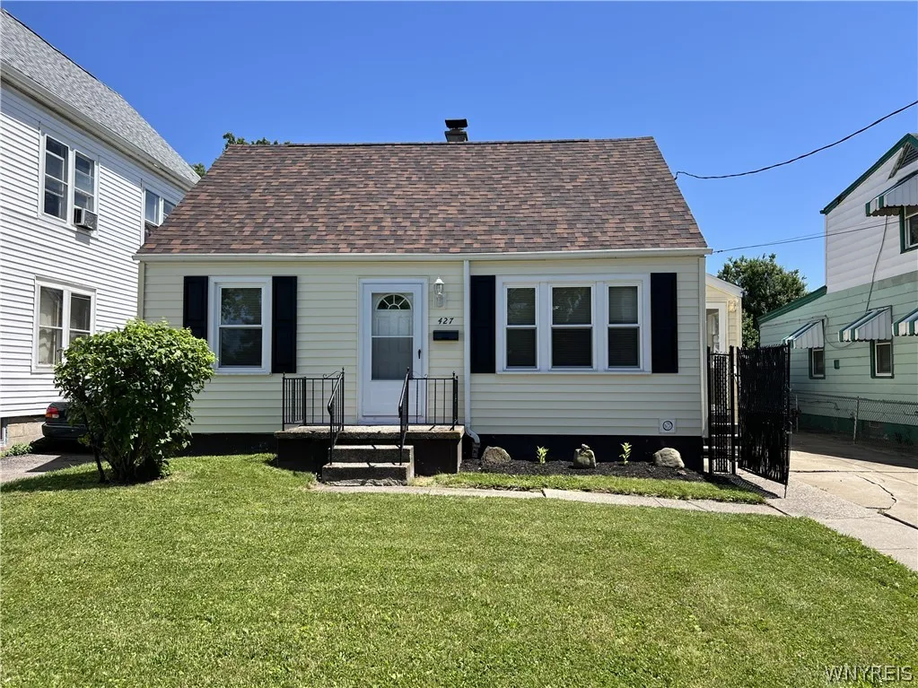 427 Skillen Street, Buffalo, New York 14207, Buffalo, New York 14207, 4 Bedrooms Bedrooms, 7 Rooms Rooms,1 BathroomBathrooms,Residential,Closed,427 Skillen Street, Buffalo, New York 14207,0,B1545856