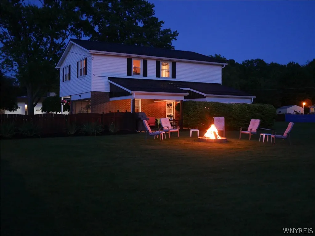 4039 Lincoln Avenue, Hamburg, New York 14075, Hamburg, New York 14075, 4 Bedrooms Bedrooms, 10 Rooms Rooms,1 BathroomBathrooms,Residential,Closed,4039 Lincoln Avenue, Hamburg, New York 14075,0,B1545614