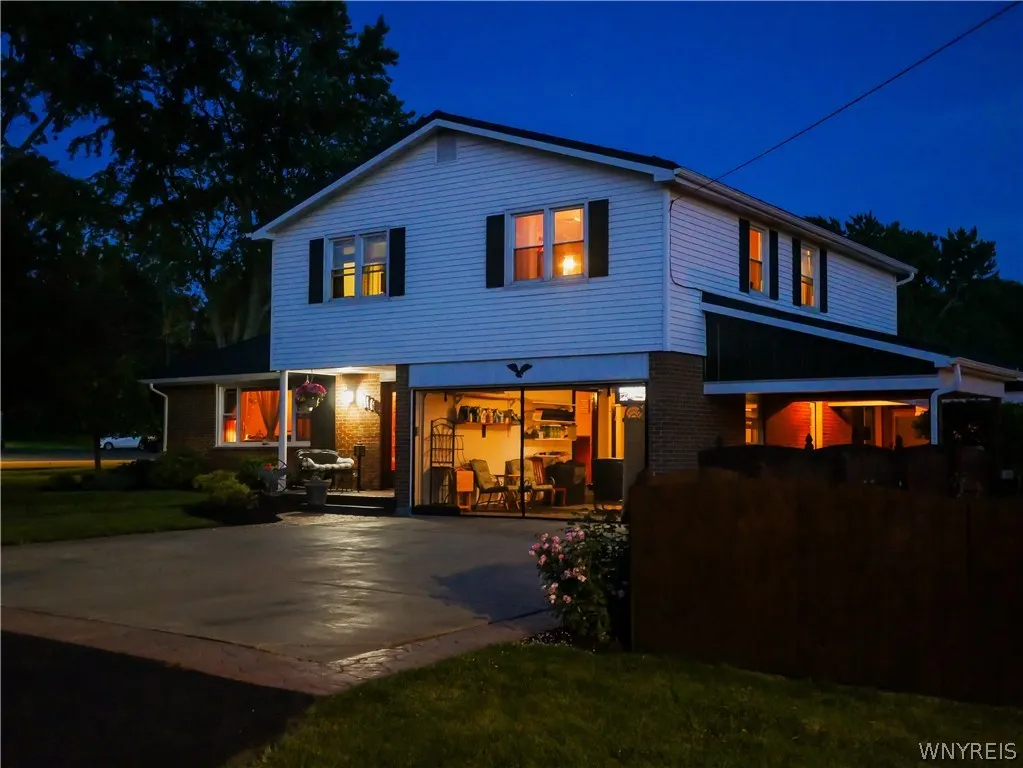 4039 Lincoln Avenue, Hamburg, New York 14075, Hamburg, New York 14075, 4 Bedrooms Bedrooms, 10 Rooms Rooms,1 BathroomBathrooms,Residential,Closed,4039 Lincoln Avenue, Hamburg, New York 14075,0,B1545614