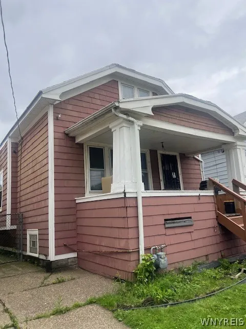 28 Ross Avenue, Buffalo, New York 14207, Buffalo, New York 14207, 3 Bedrooms Bedrooms, 5 Rooms Rooms,2 BathroomsBathrooms,Residential,Closed,28 Ross Avenue, Buffalo, New York 14207,0,B1544469