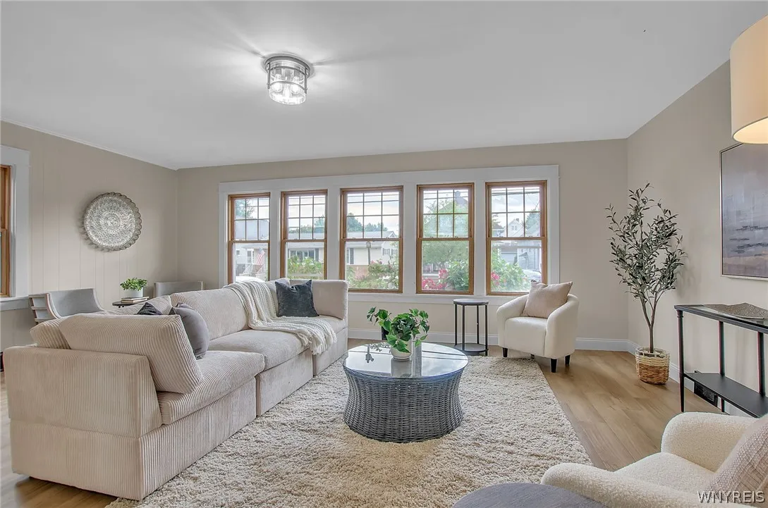 31 Elgas Street, Buffalo, New York 14207, Buffalo, New York 14207, 3 Bedrooms Bedrooms, 8 Rooms Rooms,1 BathroomBathrooms,Residential,Closed,31 Elgas Street, Buffalo, New York 14207,0,B1541285