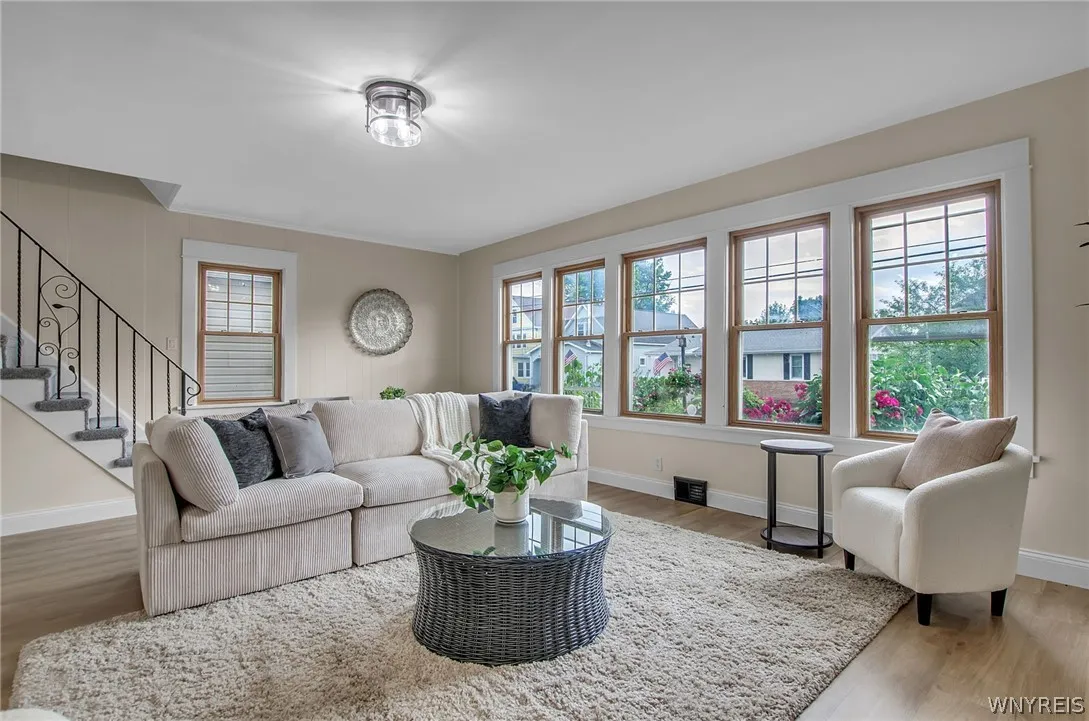 31 Elgas Street, Buffalo, New York 14207, Buffalo, New York 14207, 3 Bedrooms Bedrooms, 8 Rooms Rooms,1 BathroomBathrooms,Residential,Closed,31 Elgas Street, Buffalo, New York 14207,0,B1541285