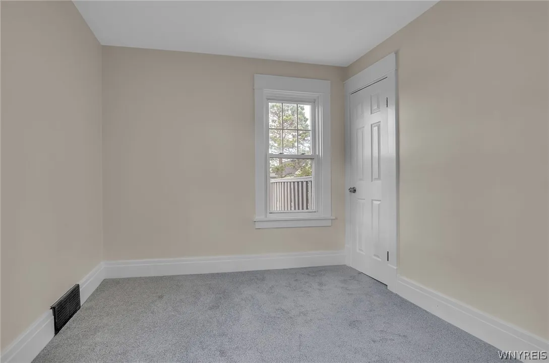 31 Elgas Street, Buffalo, New York 14207, Buffalo, New York 14207, 3 Bedrooms Bedrooms, 8 Rooms Rooms,1 BathroomBathrooms,Residential,Closed,31 Elgas Street, Buffalo, New York 14207,0,B1541285