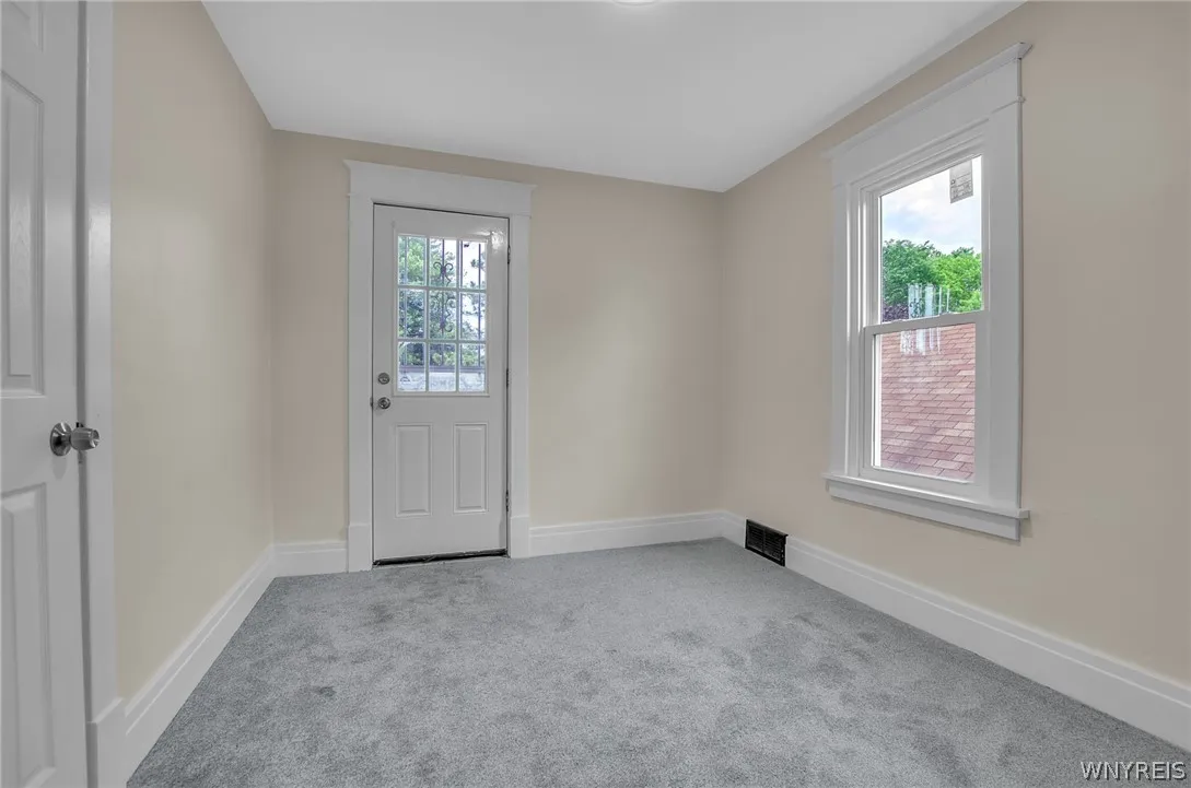 31 Elgas Street, Buffalo, New York 14207, Buffalo, New York 14207, 3 Bedrooms Bedrooms, 8 Rooms Rooms,1 BathroomBathrooms,Residential,Closed,31 Elgas Street, Buffalo, New York 14207,0,B1541285