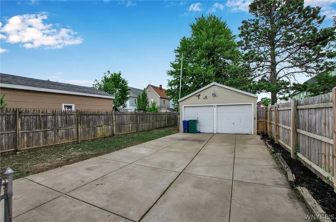 31 Elgas Street, Buffalo, New York 14207, Buffalo, New York 14207, 3 Bedrooms Bedrooms, 8 Rooms Rooms,1 BathroomBathrooms,Residential,Closed,31 Elgas Street, Buffalo, New York 14207,0,B1541285