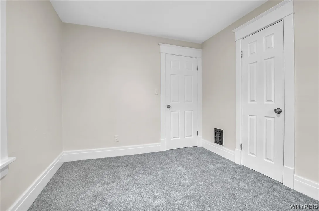 31 Elgas Street, Buffalo, New York 14207, Buffalo, New York 14207, 3 Bedrooms Bedrooms, 8 Rooms Rooms,1 BathroomBathrooms,Residential,Closed,31 Elgas Street, Buffalo, New York 14207,0,B1541285