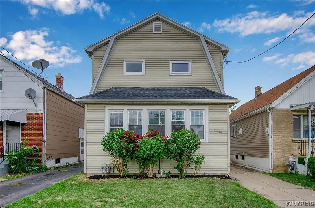 31 Elgas Street, Buffalo, New York 14207, Buffalo, New York 14207, 3 Bedrooms Bedrooms, 8 Rooms Rooms,1 BathroomBathrooms,Residential,Closed,31 Elgas Street, Buffalo, New York 14207,0,B1541285
