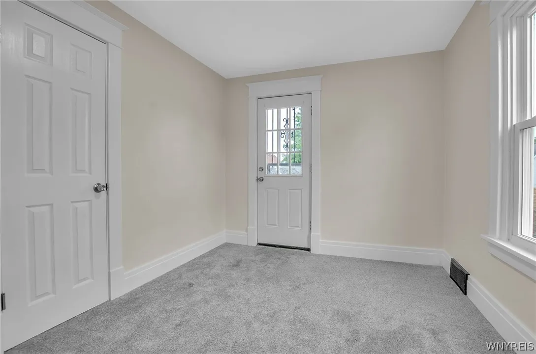 31 Elgas Street, Buffalo, New York 14207, Buffalo, New York 14207, 3 Bedrooms Bedrooms, 8 Rooms Rooms,1 BathroomBathrooms,Residential,Closed,31 Elgas Street, Buffalo, New York 14207,0,B1541285