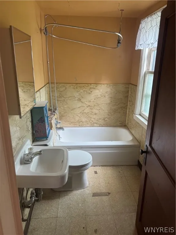 35 Livingston Street, Buffalo, New York 14213, Buffalo, New York 14213, 4 Bedrooms Bedrooms, ,2 BathroomsBathrooms,Residential,Closed,35 Livingston Street, Buffalo, New York 14213,0,B1546267
