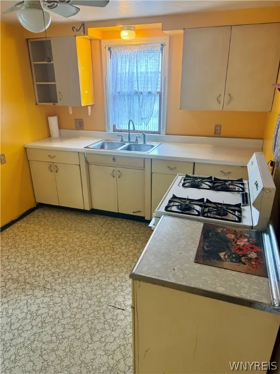 35 Livingston Street, Buffalo, New York 14213, Buffalo, New York 14213, 4 Bedrooms Bedrooms, ,2 BathroomsBathrooms,Residential,Closed,35 Livingston Street, Buffalo, New York 14213,0,B1546267