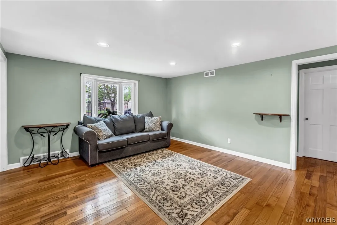 1418 East Park Road, Grand Island, New York 14072, Grand Island, New York 14072, 3 Bedrooms Bedrooms, 6 Rooms Rooms,1 BathroomBathrooms,Residential,Closed,1418 East Park Road, Grand Island, New York 14072,0,B1546617