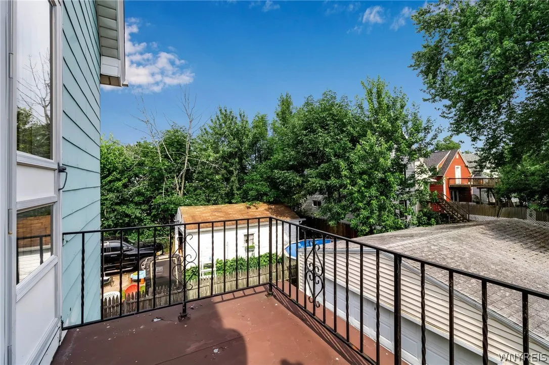 75 Roesch Avenue, Buffalo, New York 14207, Buffalo, New York 14207, 6 Bedrooms Bedrooms, ,2 BathroomsBathrooms,Residential,Closed,75 Roesch Avenue, Buffalo, New York 14207,0,B1545842