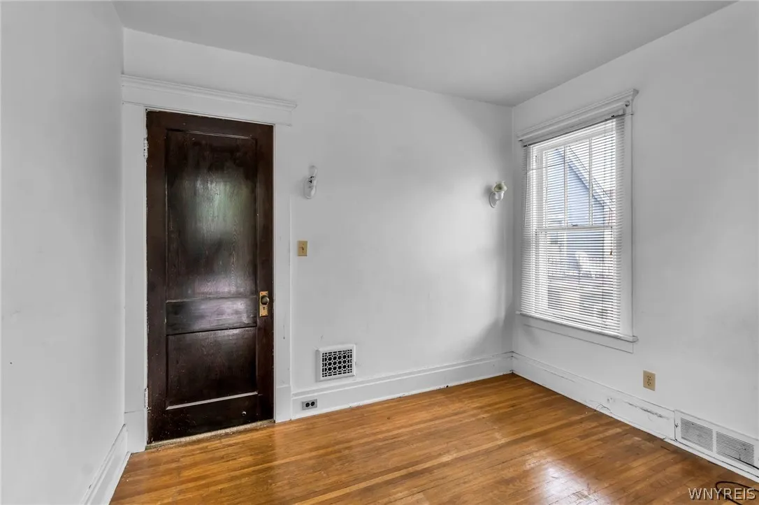 75 Roesch Avenue, Buffalo, New York 14207, Buffalo, New York 14207, 6 Bedrooms Bedrooms, ,2 BathroomsBathrooms,Residential,Closed,75 Roesch Avenue, Buffalo, New York 14207,0,B1545842