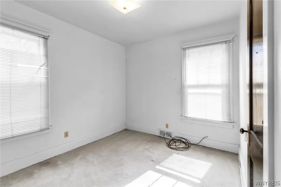 75 Roesch Avenue, Buffalo, New York 14207, Buffalo, New York 14207, 6 Bedrooms Bedrooms, ,2 BathroomsBathrooms,Residential,Closed,75 Roesch Avenue, Buffalo, New York 14207,0,B1545842