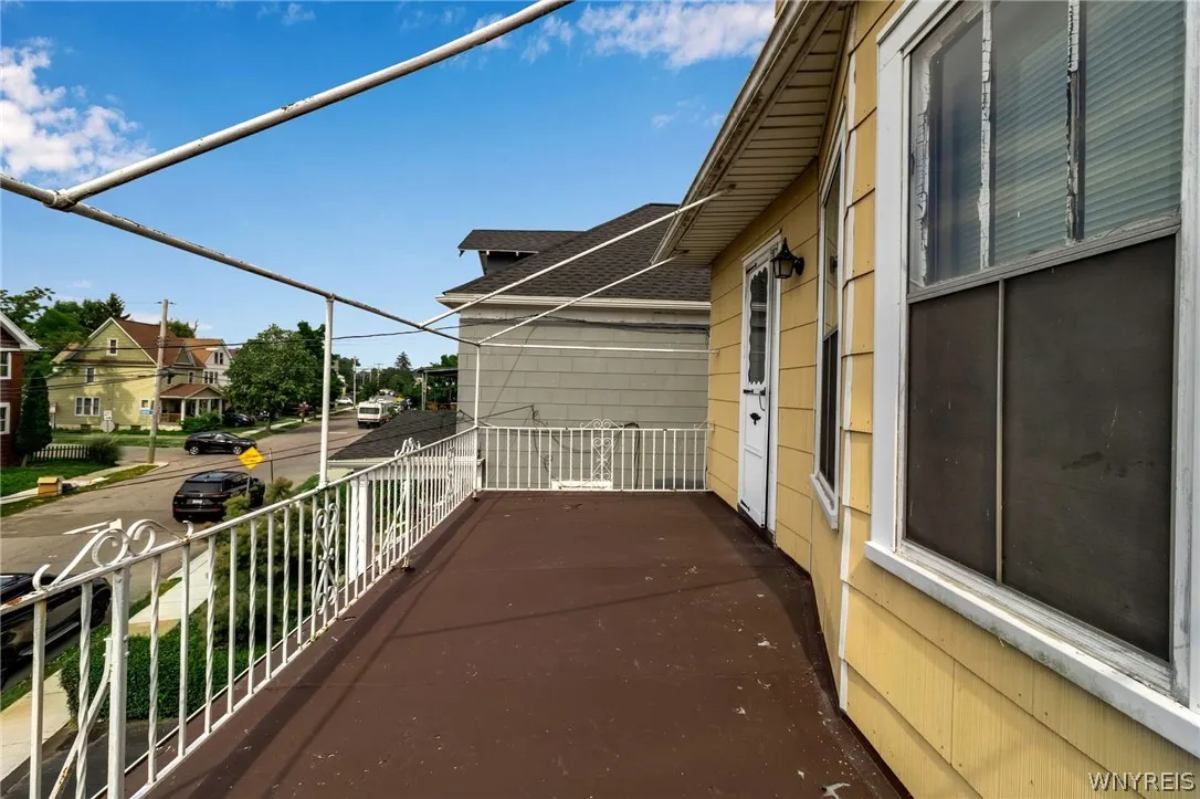 75 Roesch Avenue, Buffalo, New York 14207, Buffalo, New York 14207, 6 Bedrooms Bedrooms, ,2 BathroomsBathrooms,Residential,Closed,75 Roesch Avenue, Buffalo, New York 14207,0,B1545842