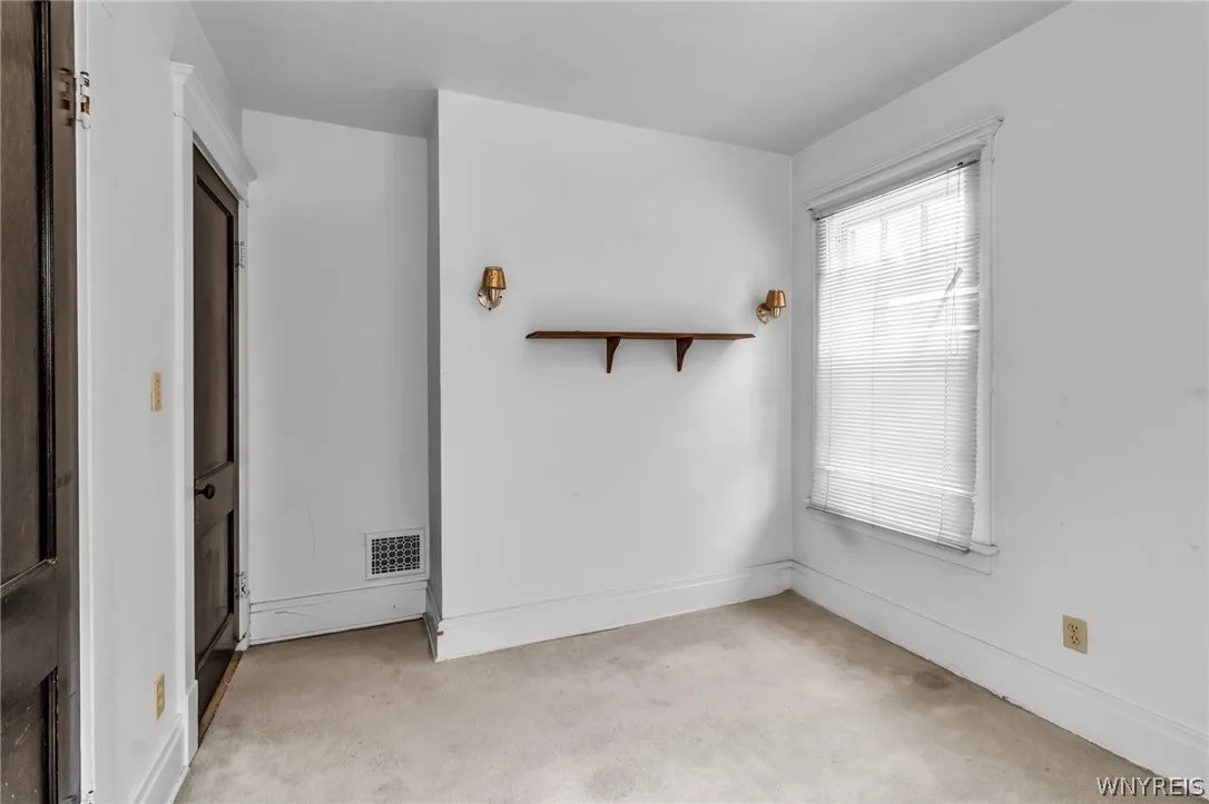 75 Roesch Avenue, Buffalo, New York 14207, Buffalo, New York 14207, 6 Bedrooms Bedrooms, ,2 BathroomsBathrooms,Residential,Closed,75 Roesch Avenue, Buffalo, New York 14207,0,B1545842
