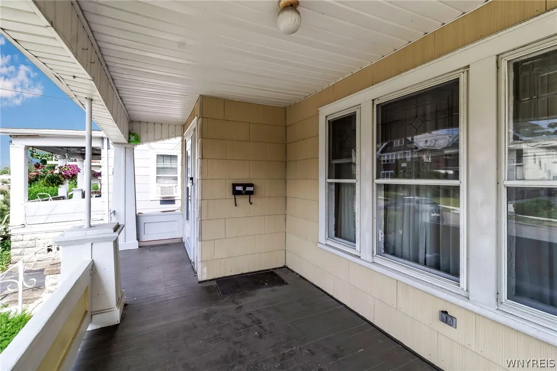 75 Roesch Avenue, Buffalo, New York 14207, Buffalo, New York 14207, 6 Bedrooms Bedrooms, ,2 BathroomsBathrooms,Residential,Closed,75 Roesch Avenue, Buffalo, New York 14207,0,B1545842