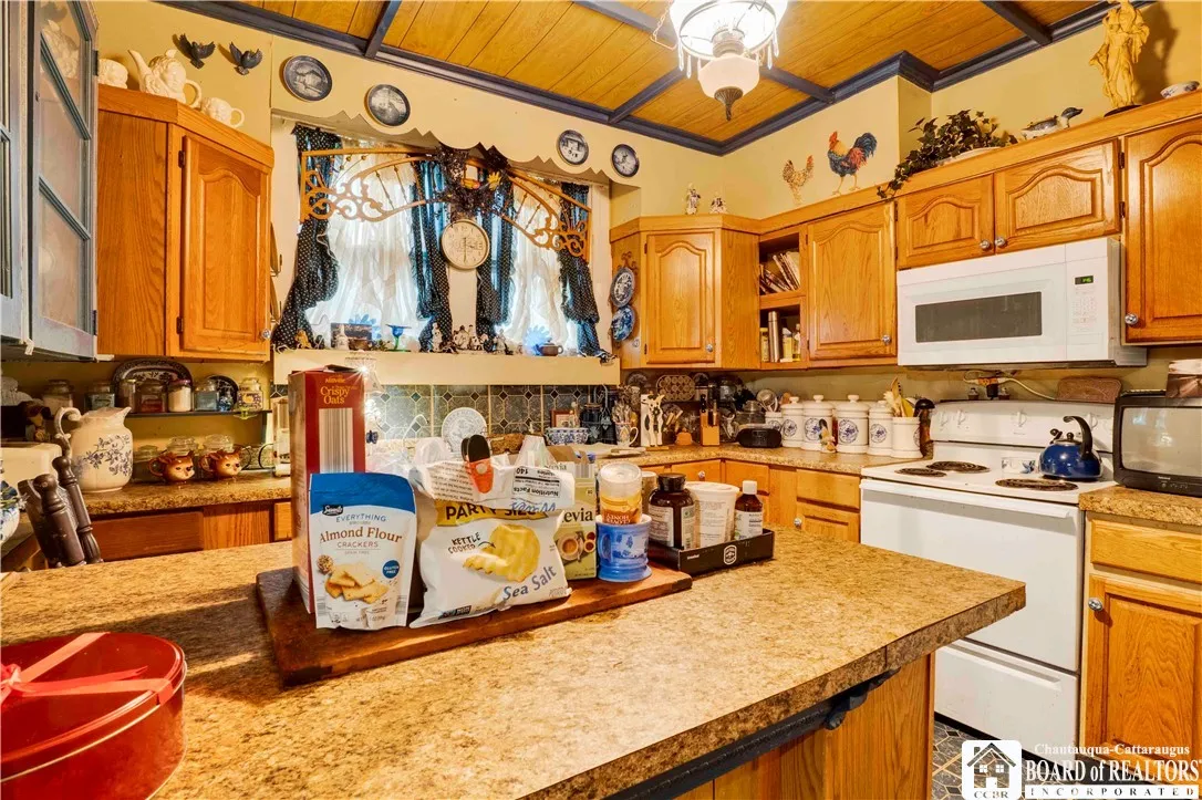 329 Bird Avenue, Buffalo, New York 14213, Buffalo, New York 14213, 10 Bedrooms Bedrooms, ,4 BathroomsBathrooms,Residential,Closed,329 Bird Avenue, Buffalo, New York 14213,0,R1546826