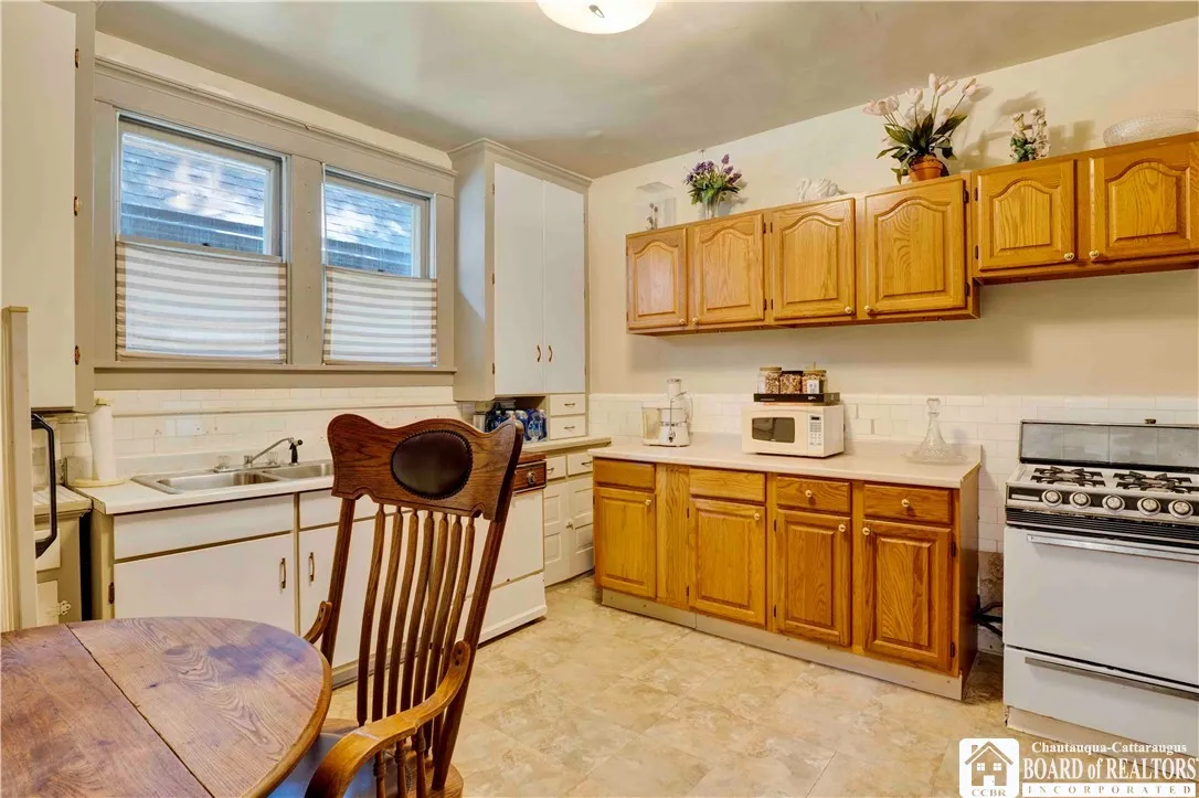 329 Bird Avenue, Buffalo, New York 14213, Buffalo, New York 14213, 10 Bedrooms Bedrooms, ,4 BathroomsBathrooms,Residential,Closed,329 Bird Avenue, Buffalo, New York 14213,0,R1546826