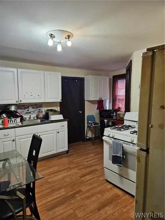 457 Plymouth Avenue, Buffalo, New York 14213, Buffalo, New York 14213, 9 Bedrooms Bedrooms, ,4 BathroomsBathrooms,Residential,Closed,457 Plymouth Avenue, Buffalo, New York 14213,0,B1547147