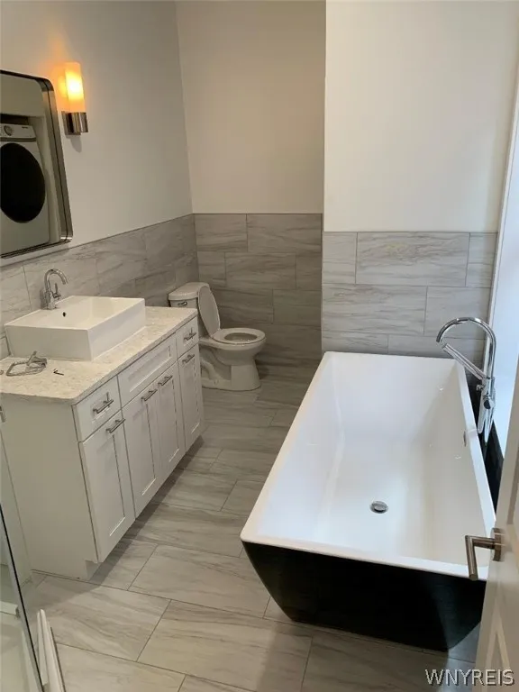 75 Johnson Park 2, Buffalo, New York 14201, Buffalo, New York 14201, 2 Bedrooms Bedrooms, 3 Rooms Rooms,2 BathroomsBathrooms,Residential Lease,For Rent,75 Johnson Park 2, Buffalo, New York 14201,0,B1546602