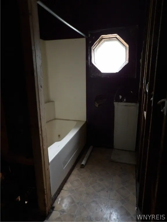 2nd floor Full bathroom