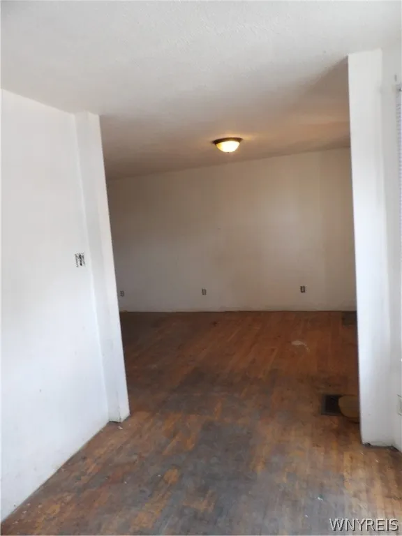 Upper Primary walk-in Closet