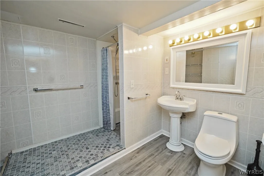 4532 Lake Shore Road, Hamburg, New York 14075, Hamburg, New York 14075, 3 Bedrooms Bedrooms, 7 Rooms Rooms,2 BathroomsBathrooms,Residential Lease,Closed,4532 Lake Shore Road, Hamburg, New York 14075,0,B1547349