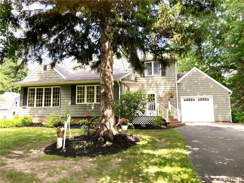 8178 Stahley Road, Clarence, New York 14051, Clarence, New York 14051, 4 Bedrooms Bedrooms, 9 Rooms Rooms,2 BathroomsBathrooms,Residential,Closed,8178 Stahley Road, Clarence, New York 14051,0,B1547404