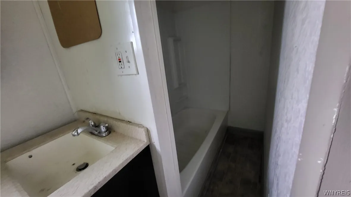 154 Oconnell Avenue, Buffalo, New York 14204, Buffalo, New York 14204, 8 Bedrooms Bedrooms, ,3 BathroomsBathrooms,Residential,Closed,154 Oconnell Avenue, Buffalo, New York 14204,0,B1547163