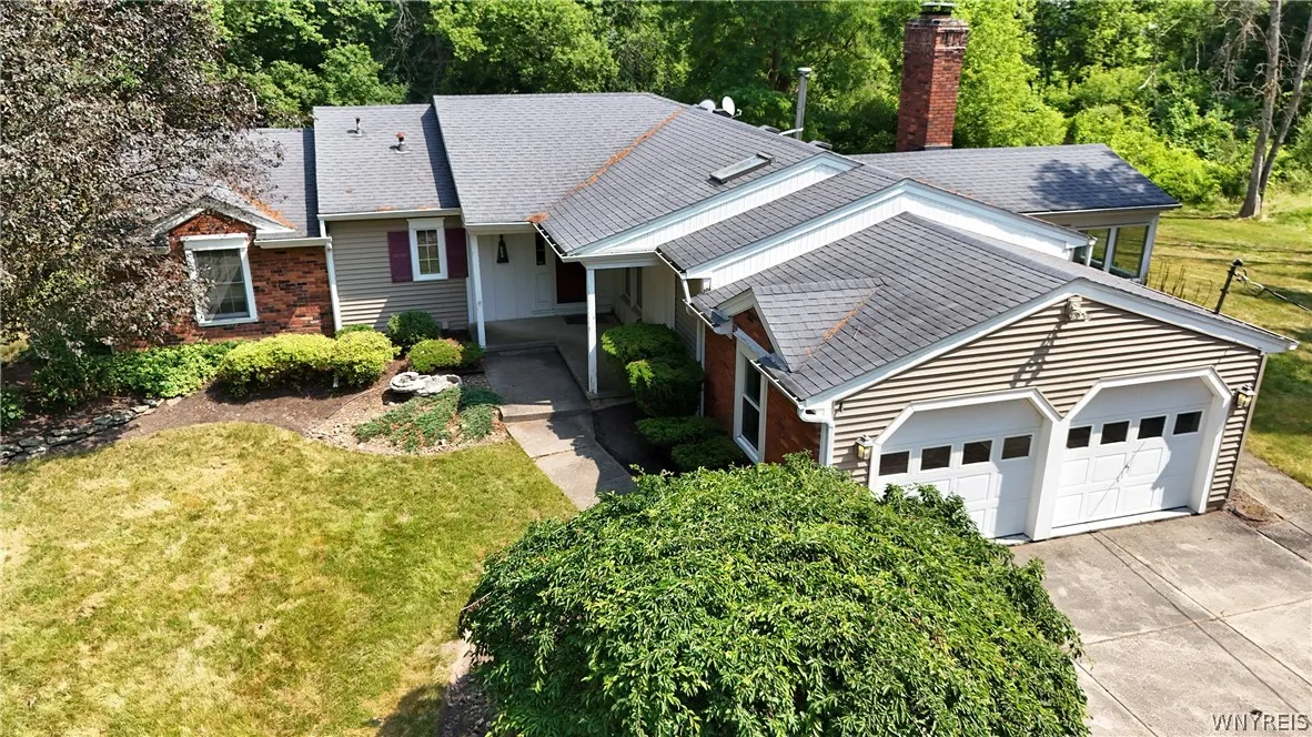 10650 Keller Road, Clarence, New York 14031, Clarence, New York 14031, 3 Bedrooms Bedrooms, 7 Rooms Rooms,2 BathroomsBathrooms,Residential,Closed,10650 Keller Road, Clarence, New York 14031,0,B1546376